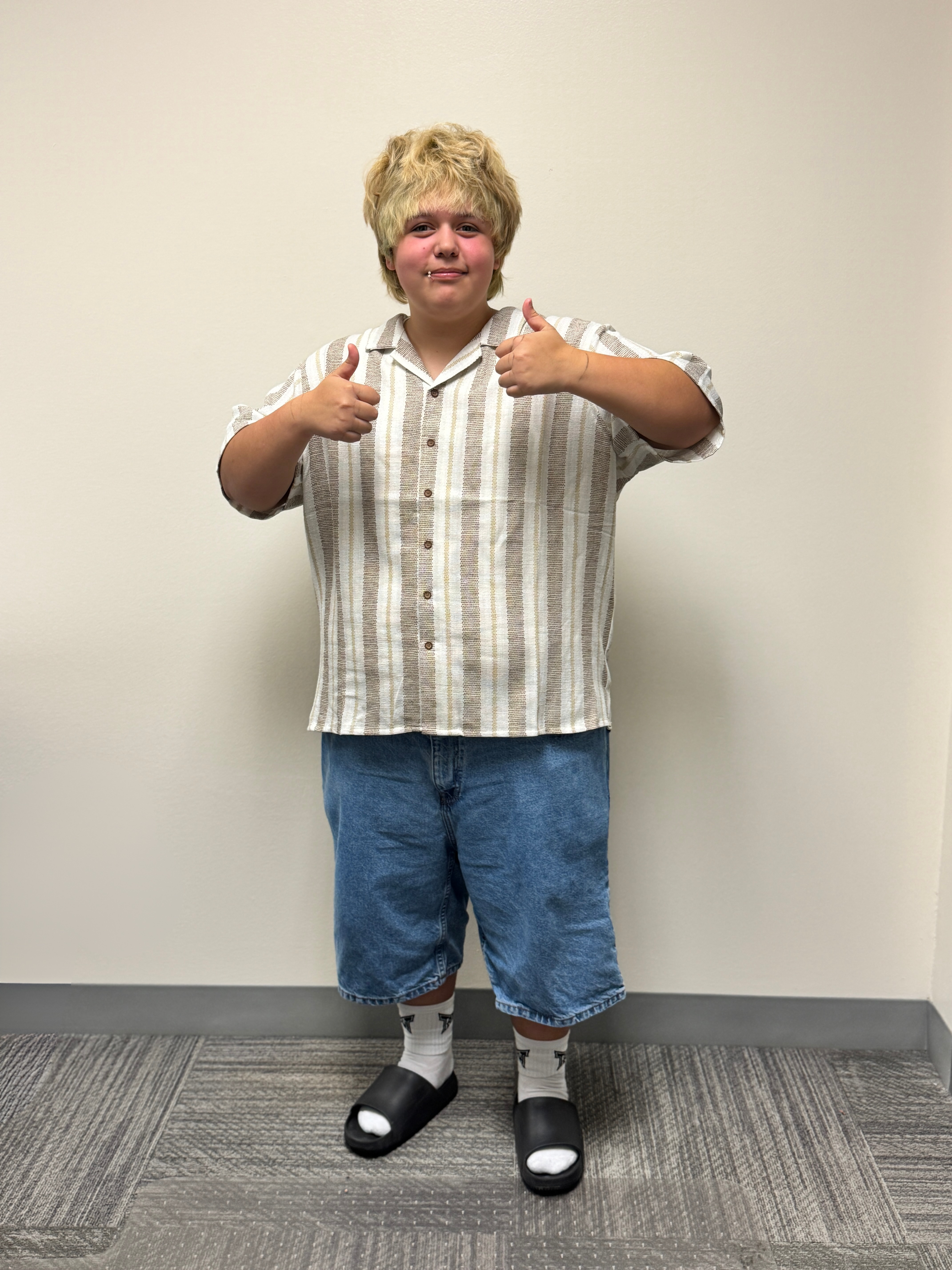 student gives thumbs up