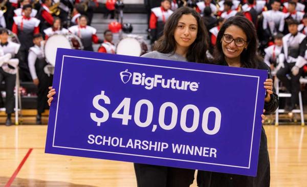 North Garland Senior student standing with mom with oversized check that reads $40,000