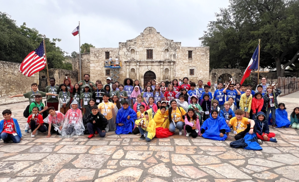 Students from Walnut Glen Academy posing for a group photo in front of the Alamo in San Antonio, TX. 