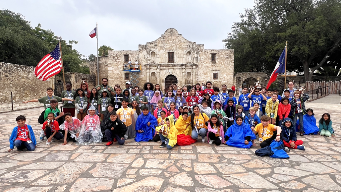 Students from Walnut Glen Academy posing for a group photo in front of the Alamo in San Antonio, TX. 